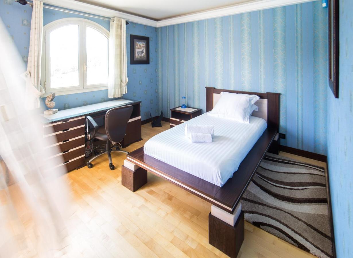 El Paradisio Splendid 5 Stars Villa Atypical In Antibes With Overflowing Swiming Pool Bagian luar foto